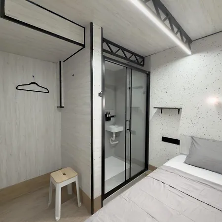 Capsule hotel Almorada Valencia
