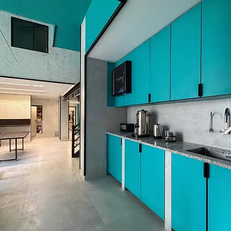 Capsule hotel Almorada *
