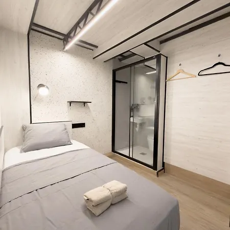 Capsule hotel Almorada