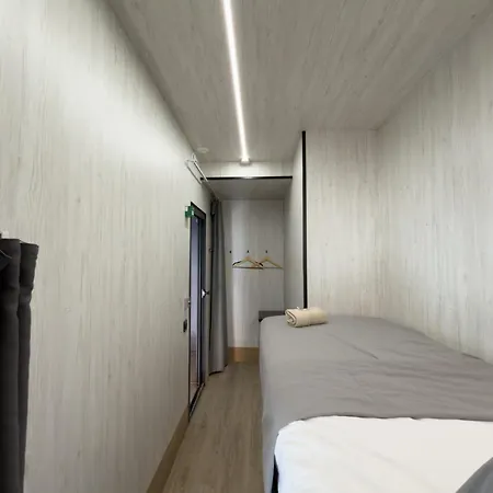 Capsule hotel Almorada Valencia