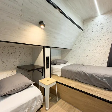 Capsule hotel Almorada *
