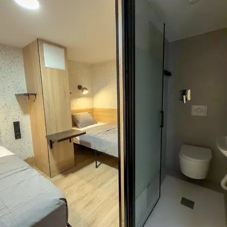 Capsule hotel Almorada *