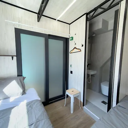 Almorada Capsule hotel *